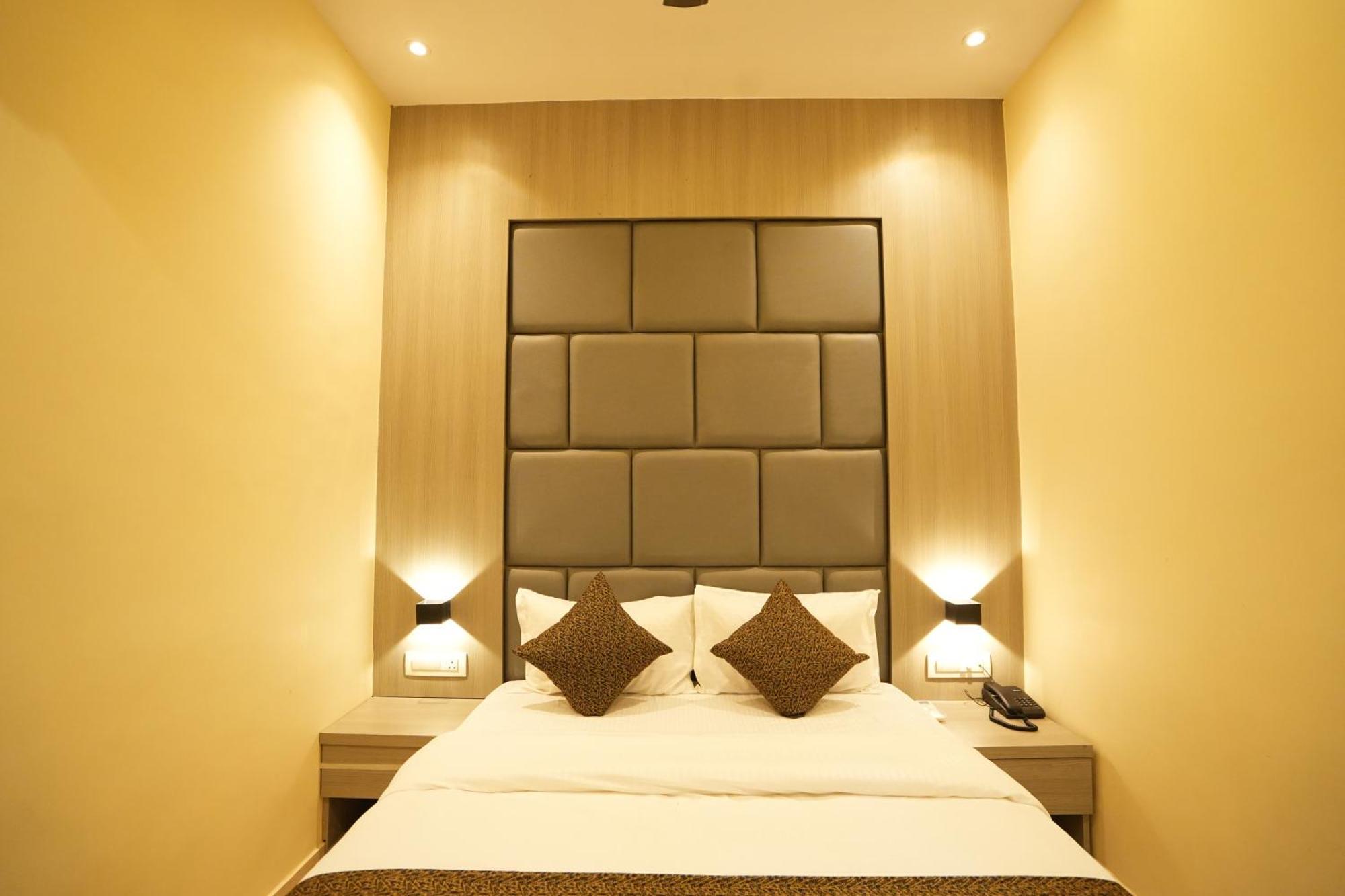 Hotel Boston 孟买 外观 照片