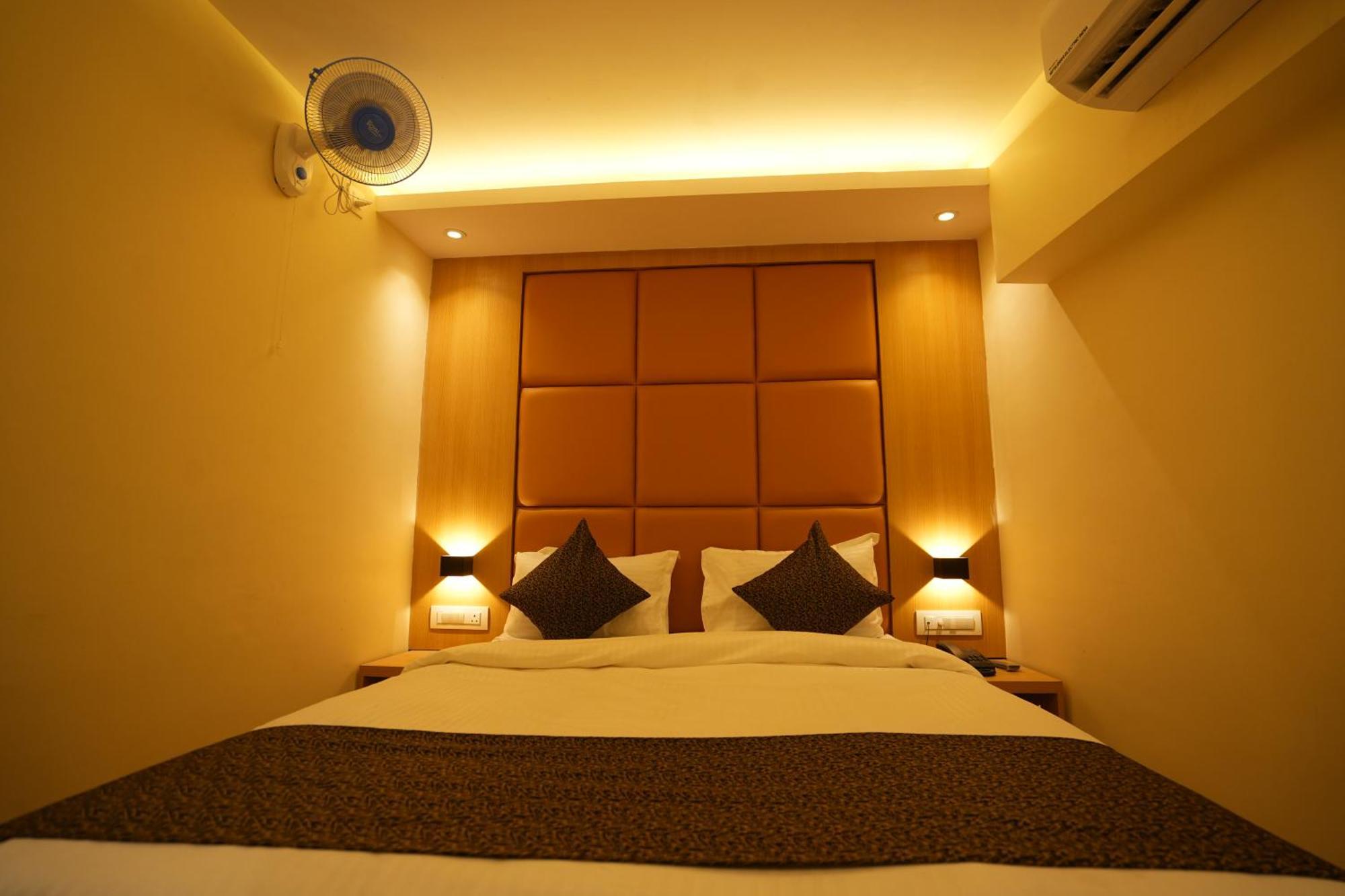Hotel Boston 孟买 外观 照片