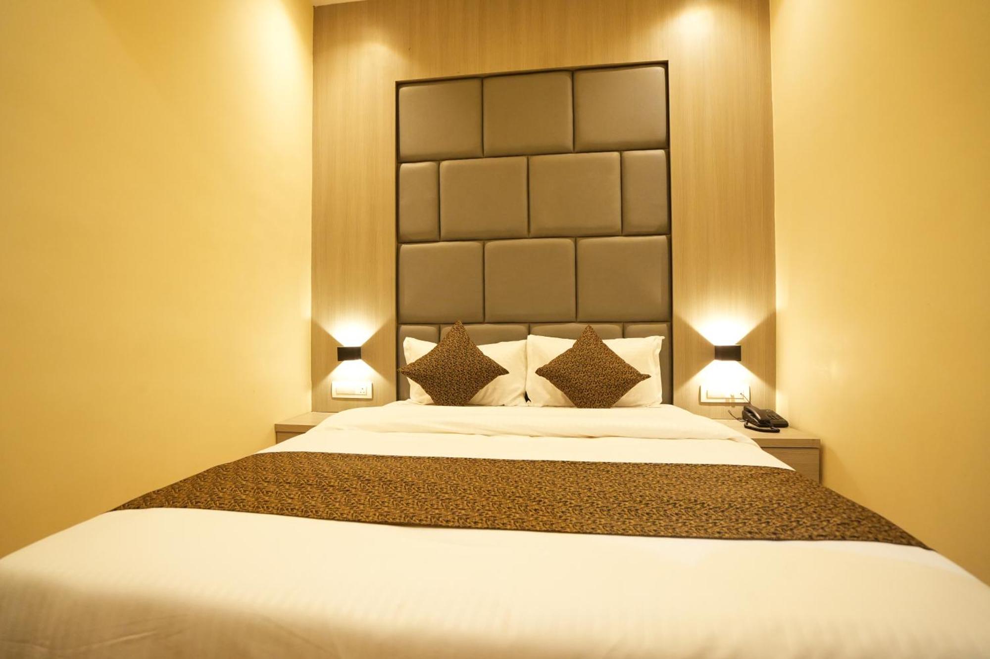 Hotel Boston 孟买 外观 照片