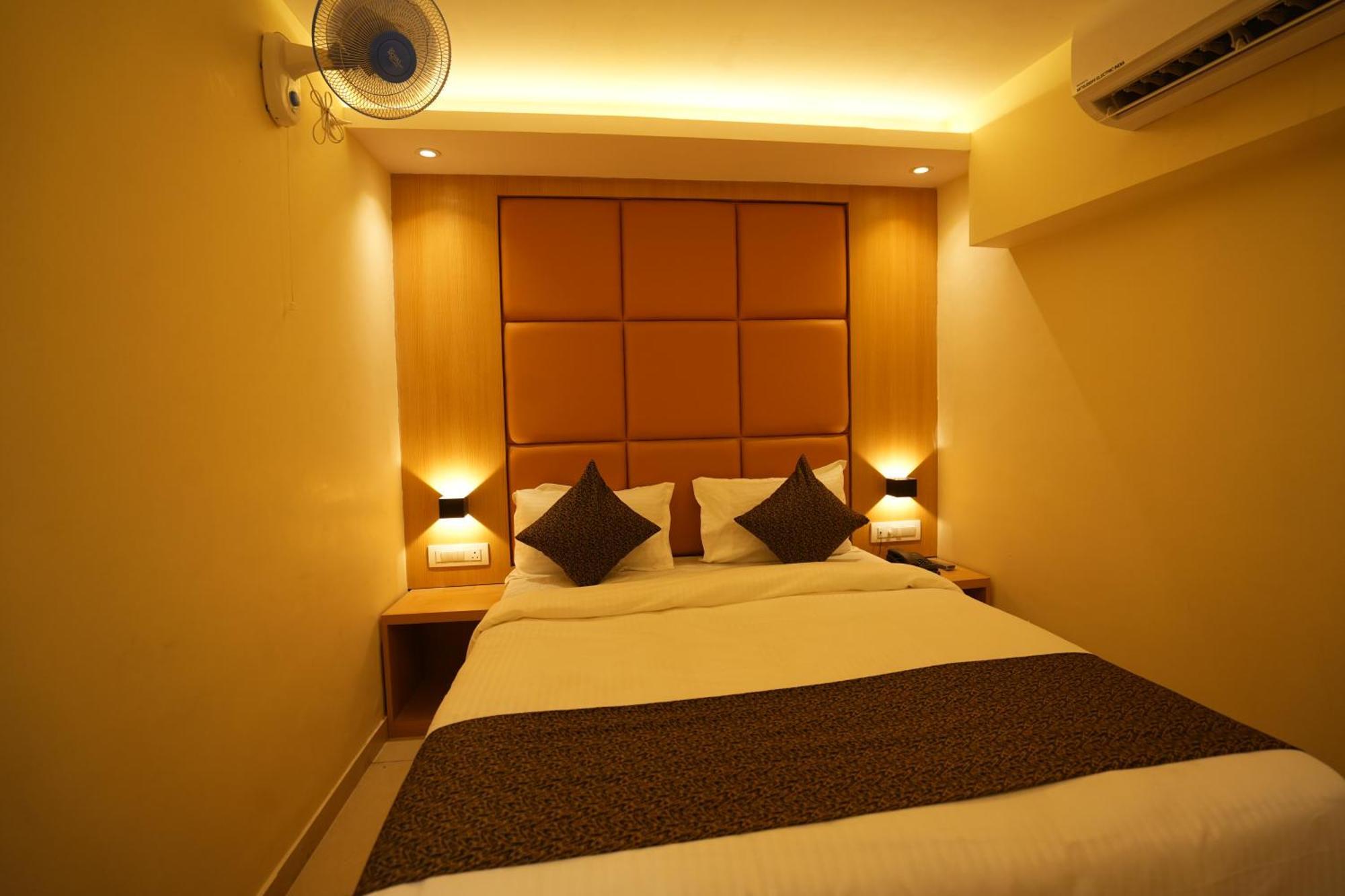 Hotel Boston 孟买 外观 照片