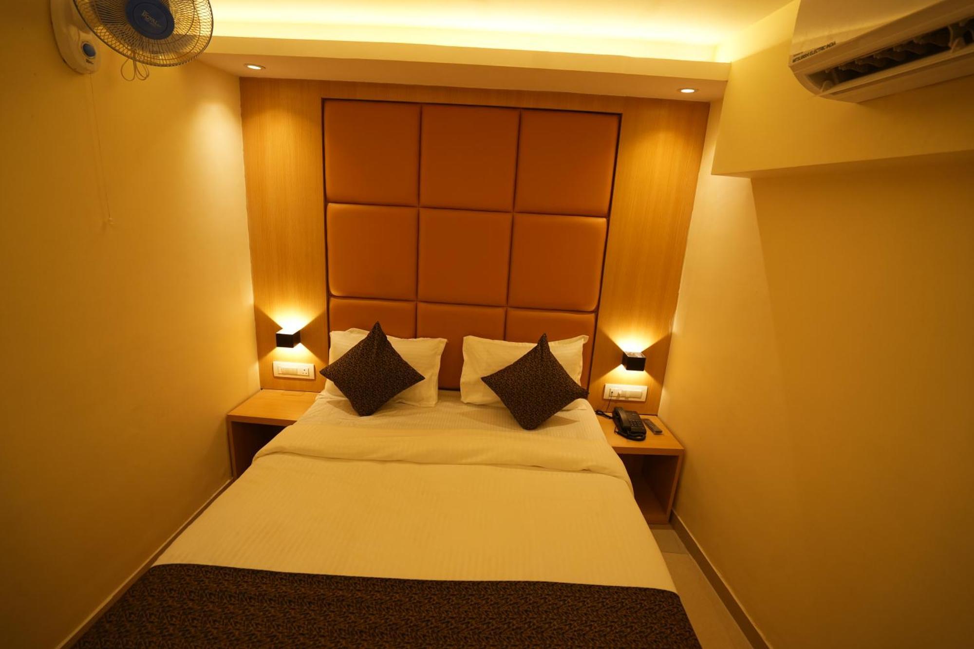 Hotel Boston 孟买 外观 照片