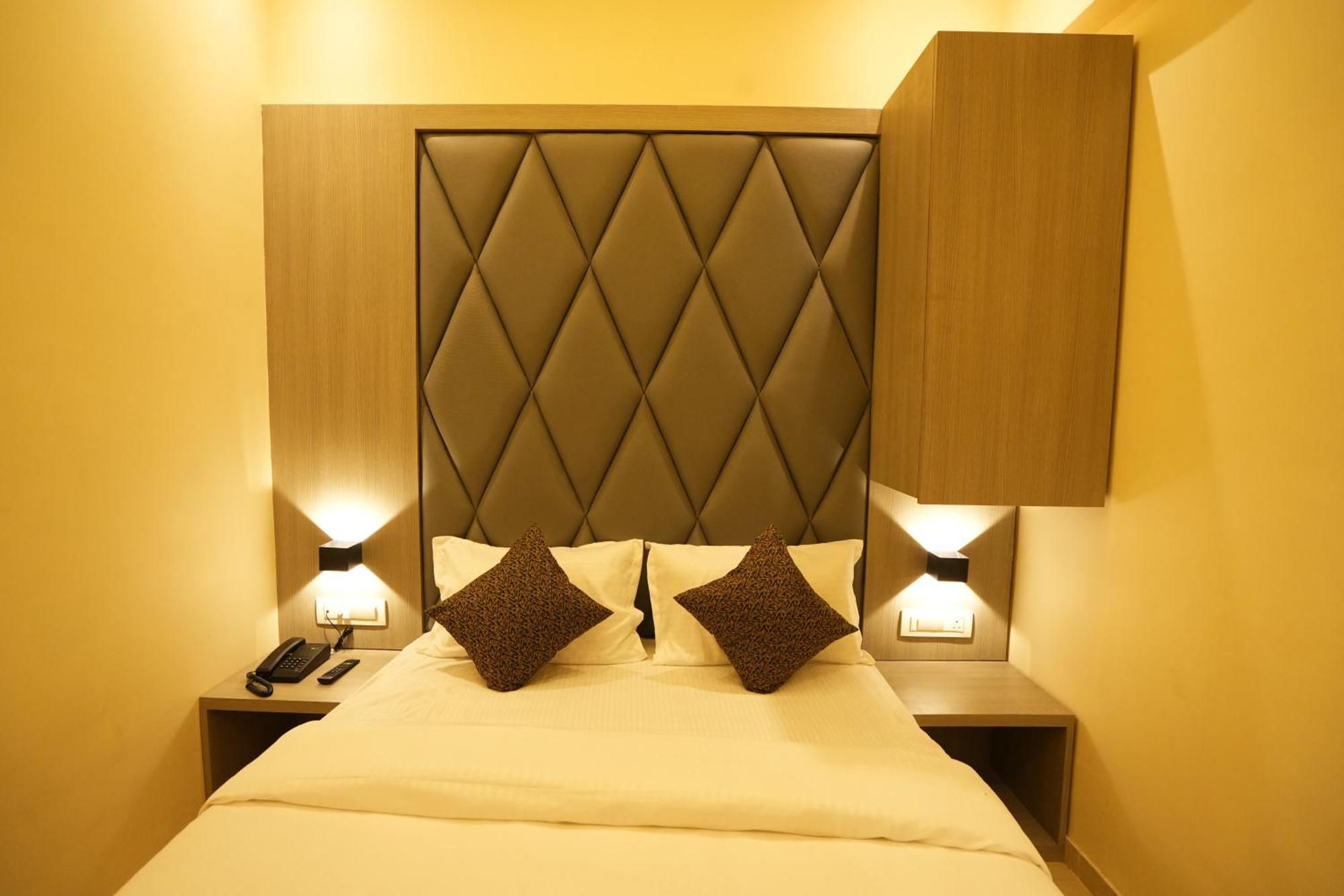 Hotel Boston 孟买 外观 照片